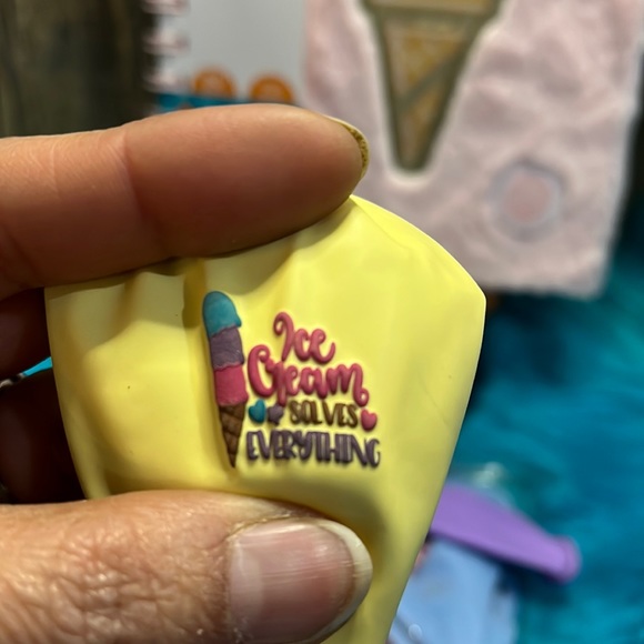 New pen Gear Ice-cream Light up Notebook and 20pc ice cream balloons - Picture 5 of 10